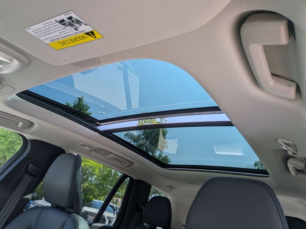 Used 2023  Volvo T8 Core Bright Theme image 10