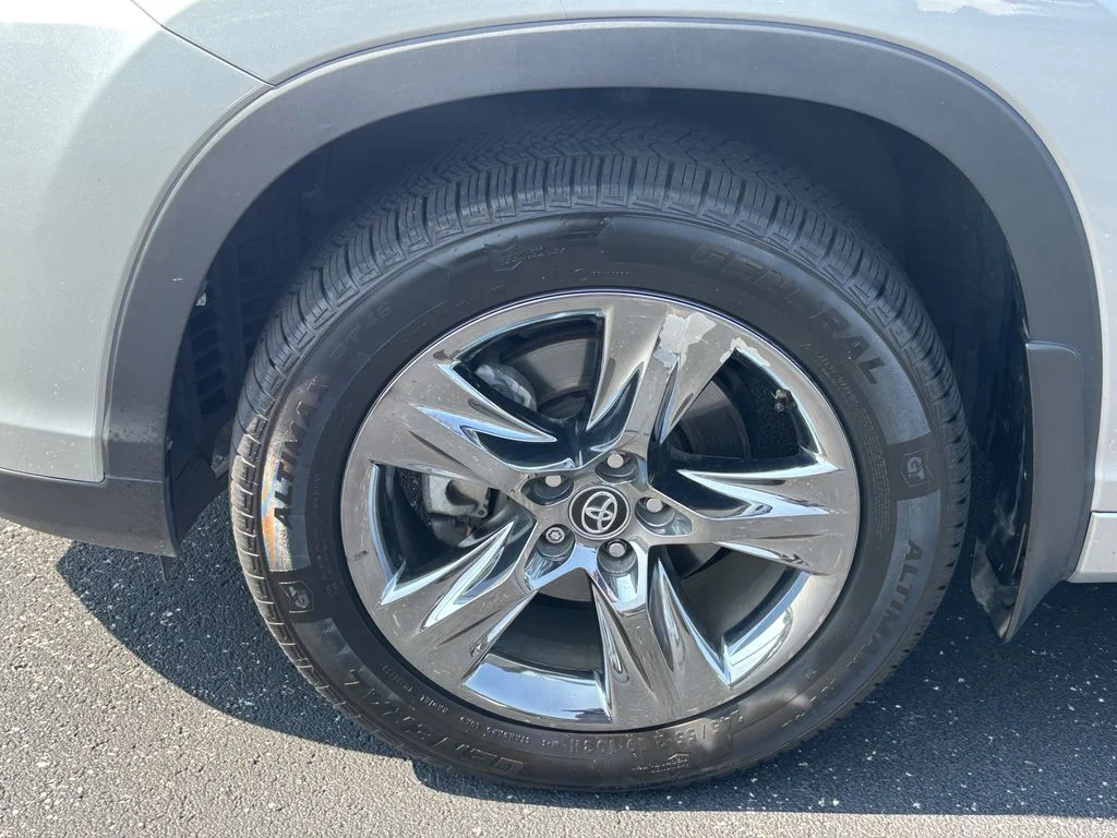 Used 2019 Silver Toyota Limited Platinum image 10