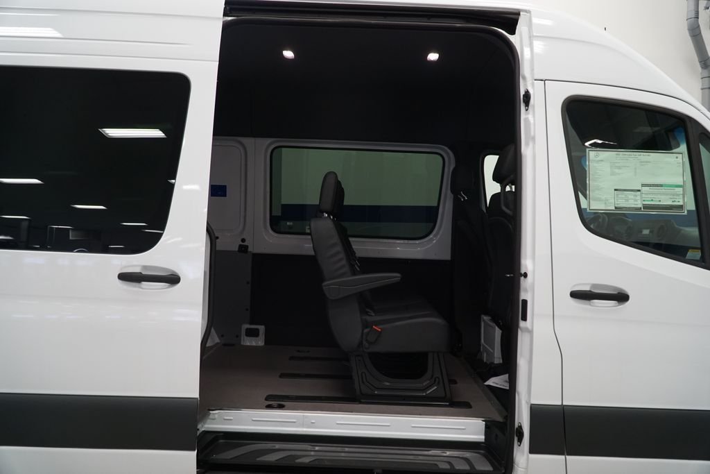 2025 Mercedes-Benz Sprinter Crew Van Base - Photo 10