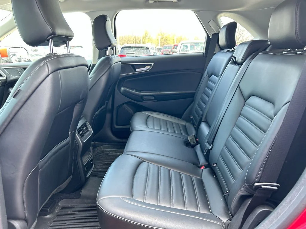 Used 2022 Red Ford SEL image 27