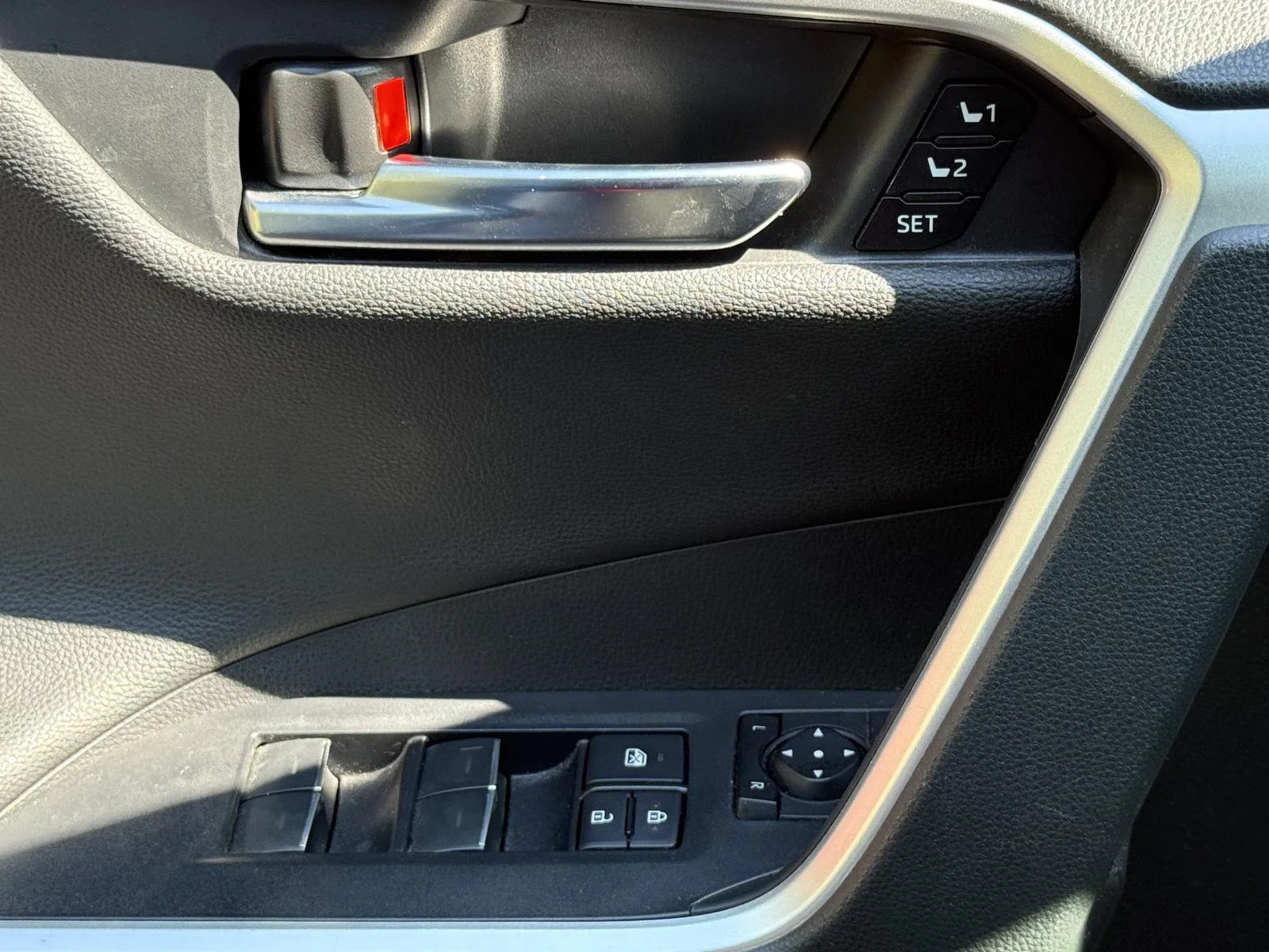 Used 2022  Toyota Hybrid XSE image 11