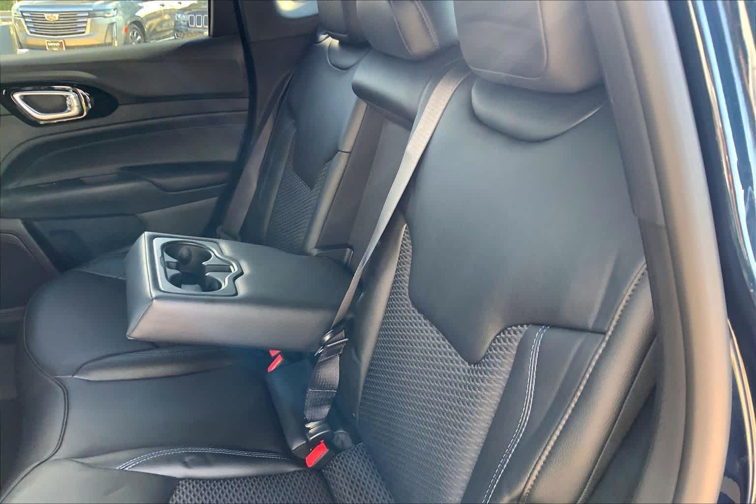 New 2026 Fathom Blue Pearl Coat Jeep Latitude Altitude image 17
