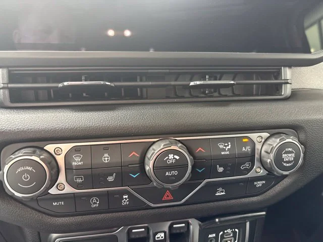 New 2027 White/off-white Jeep Sport S image 11