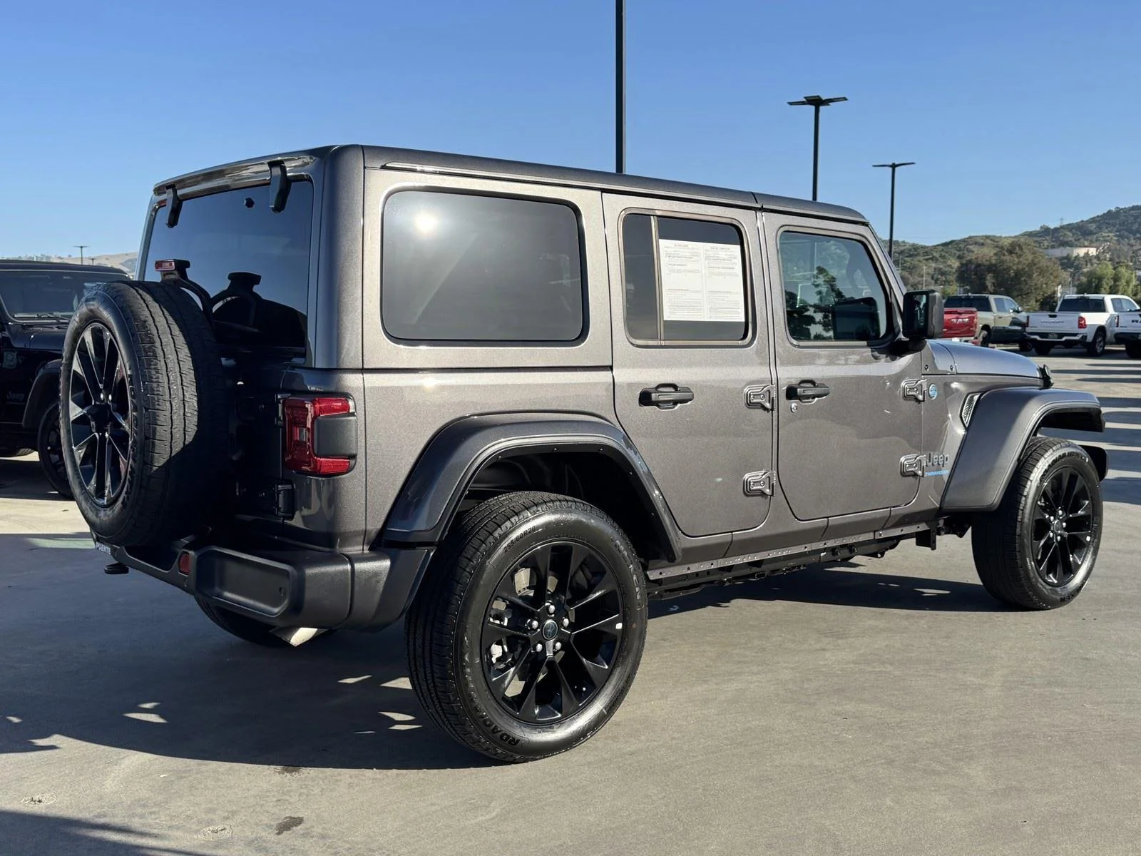 Certified Used 2025 Granite Crystal Metallic Clearcoat Jeep Sahara image 6