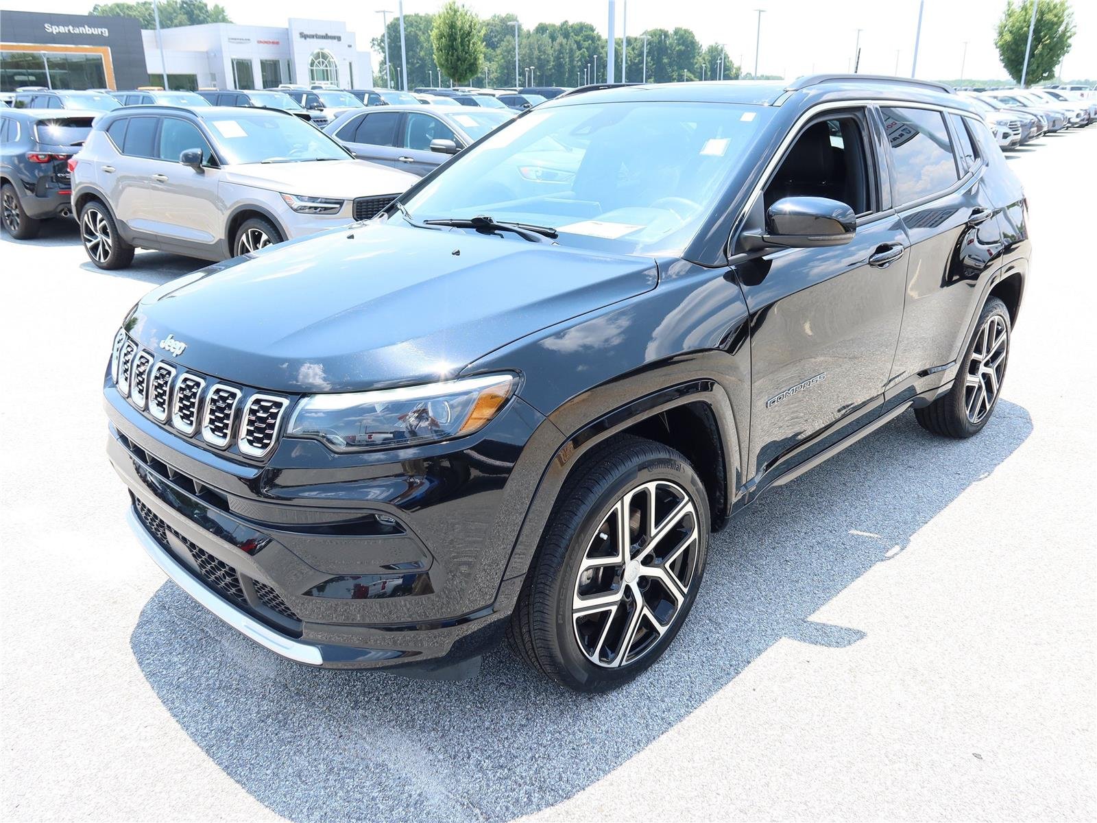 Certified Used 2024 Diamond Black Crystal Pearlcoat Jeep Limited image 3