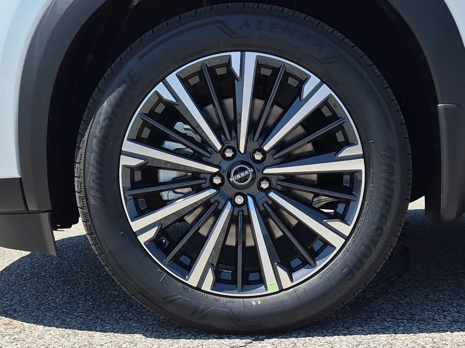 New 2026 Everest White Pearl TriCoat / Super Black Two-tone Nissan Platinum image 6
