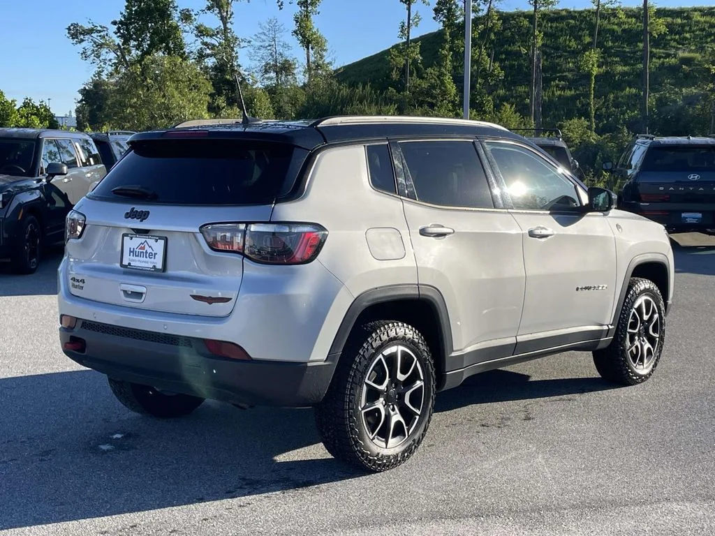 Used 2024 Silver Zynith Metallic Clearcoat Jeep Trailhawk image 29