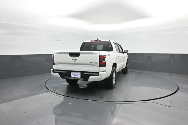 Used 2024 Glacier White Nissan SV image 7