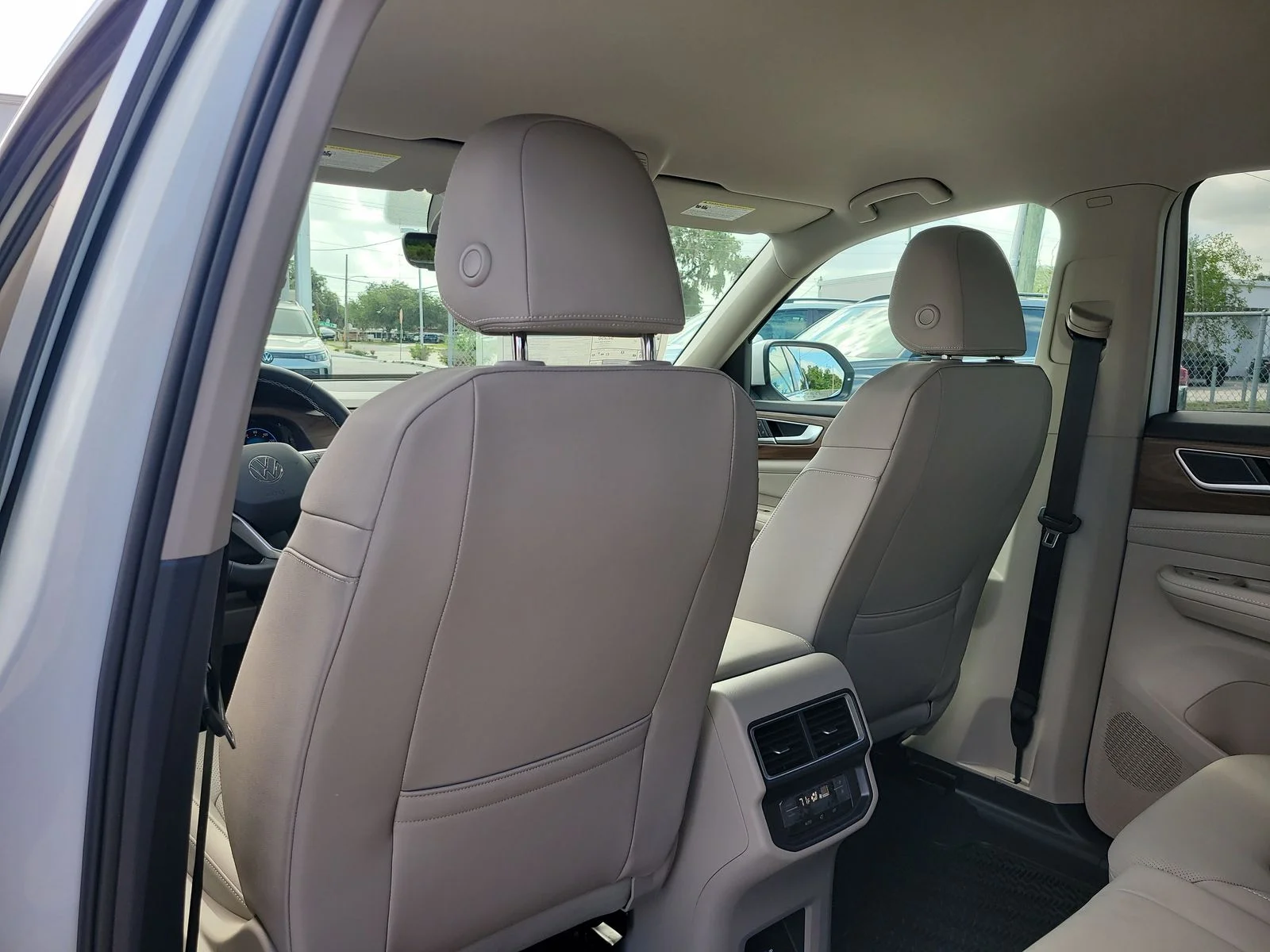 New 2026 Opal White Pearl Volkswagen 2.0T SE image 11