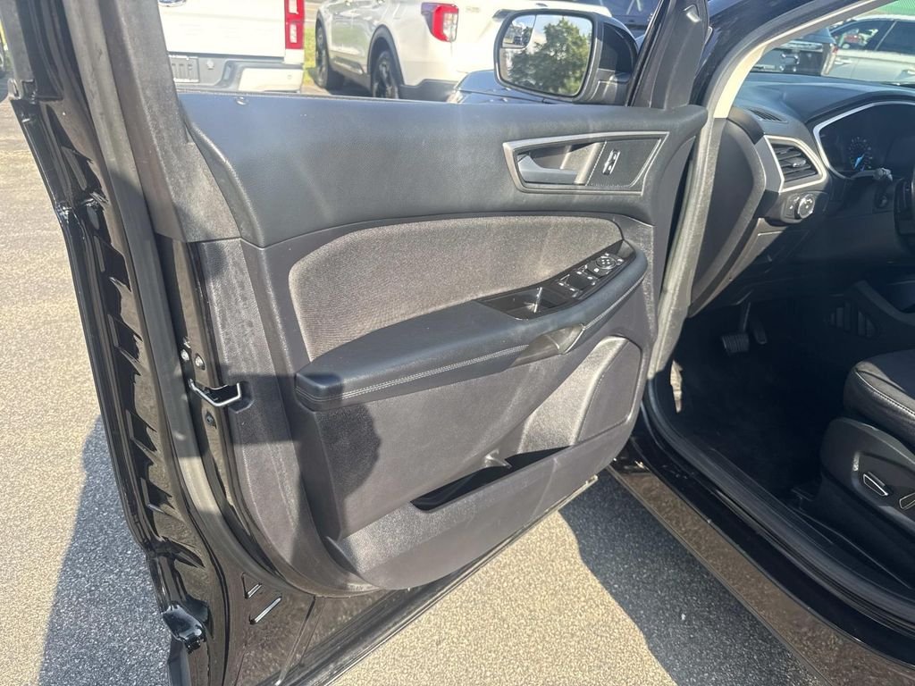 Used 2017 Black Ford SEL image 17