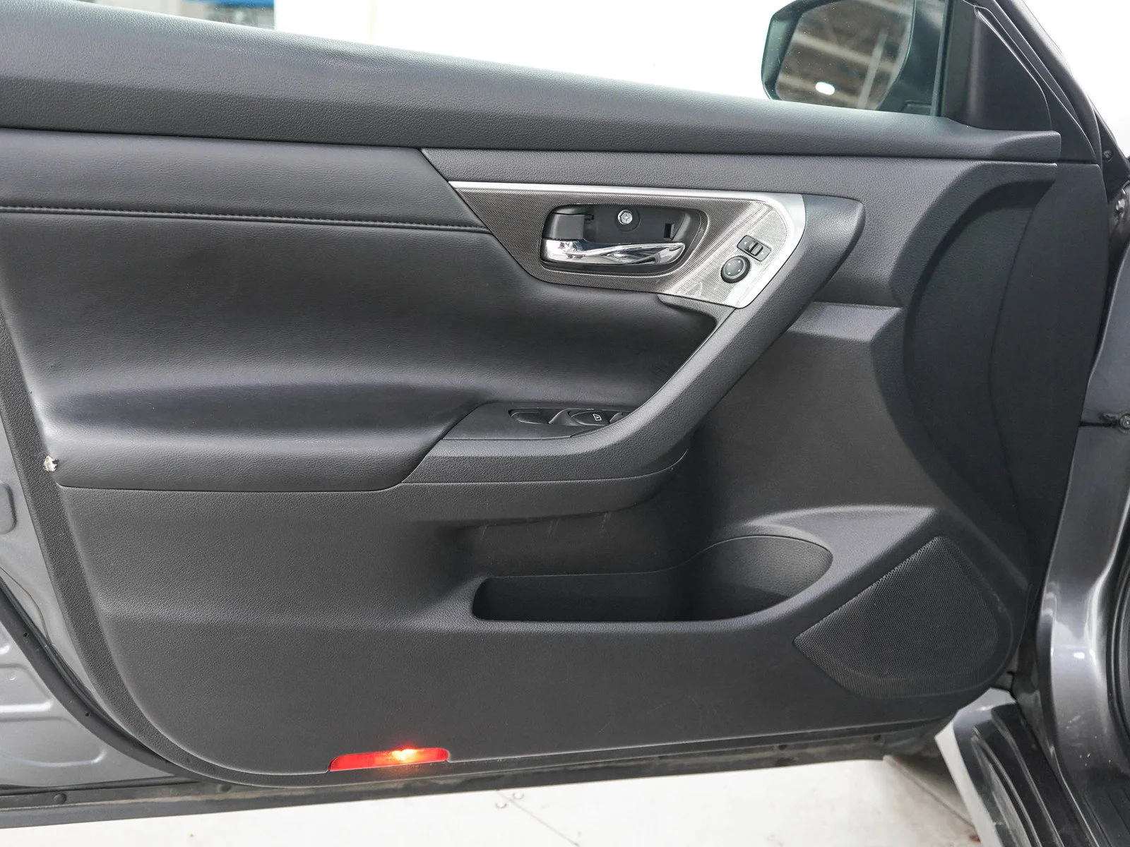 Used 2015 Gun Metallic Nissan 2.5 image 18
