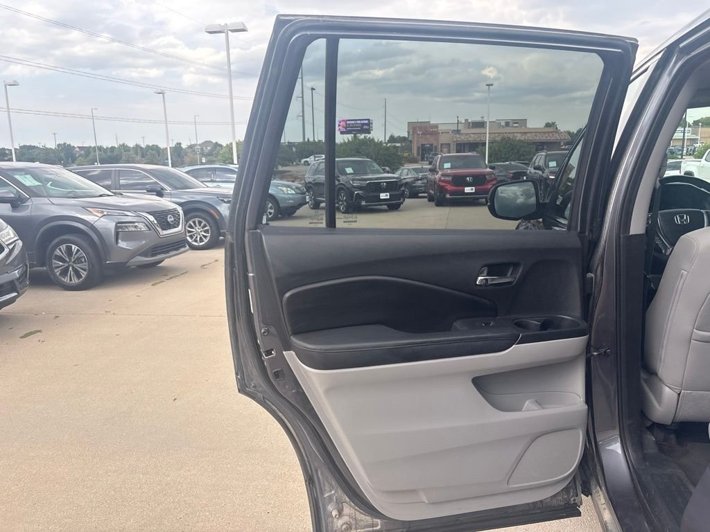 Used 2016 Gray Honda EX-L image 38