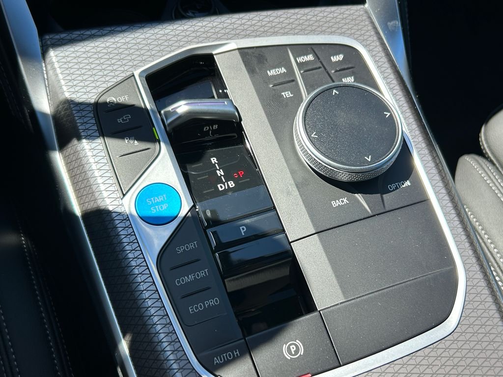 New 2026 White Metallic BMW M60 image 27