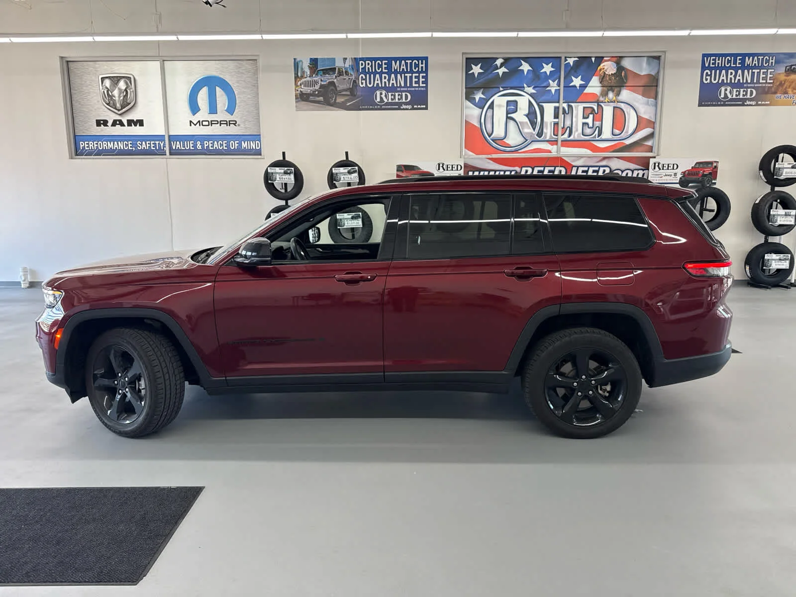 Used 2022 Velvet Red Pearlcoat Jeep Altitude image 8