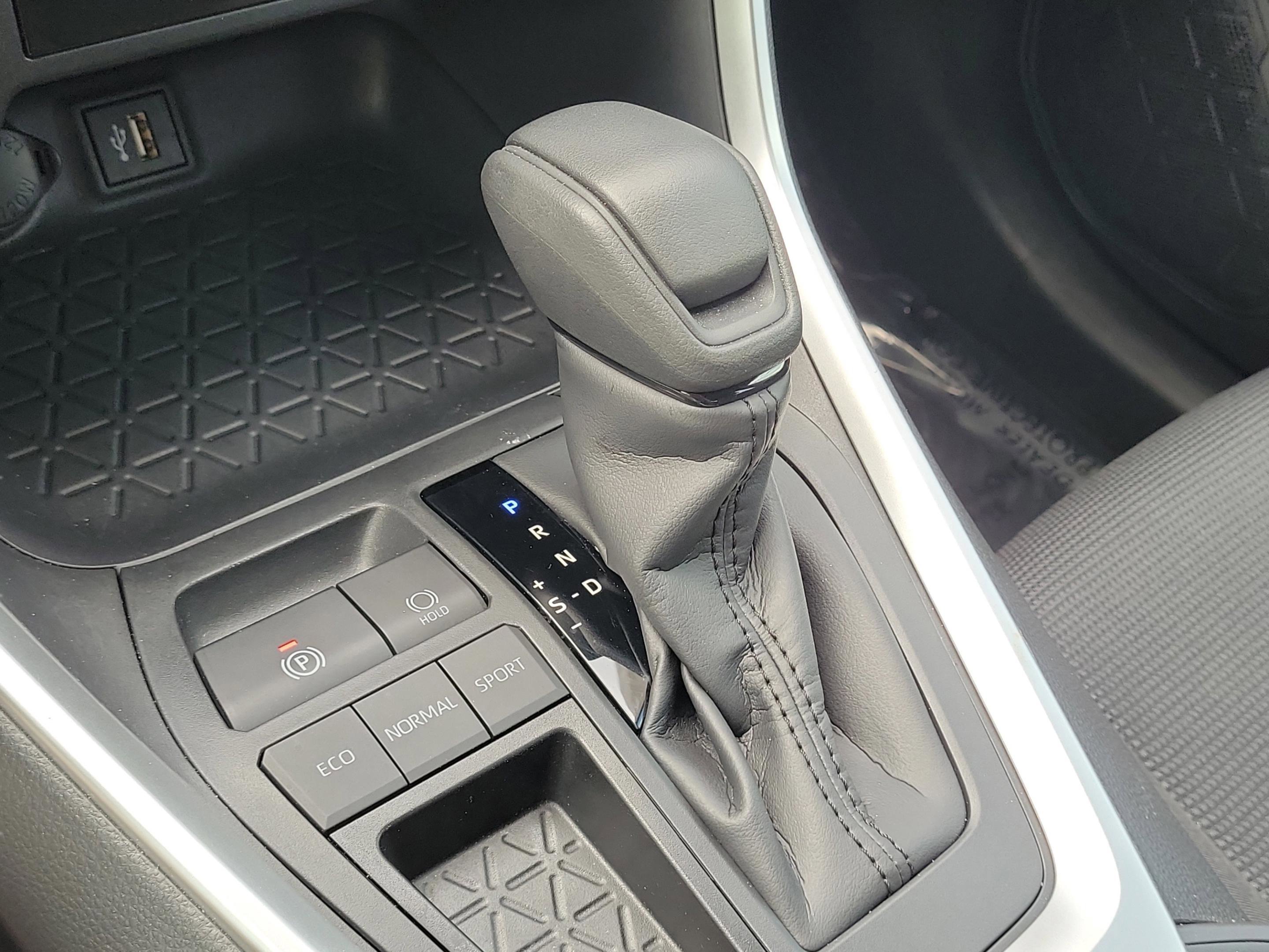 Used 2025 Ice Cap Toyota LE image 29