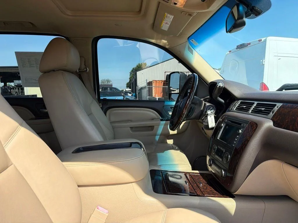 Used 2011 White GMC Denali image 26