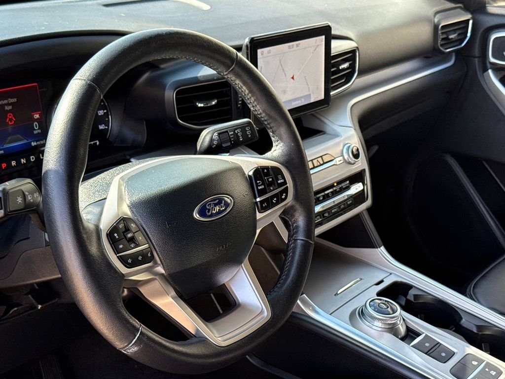 Used 2023 Black Ford XLT image 17