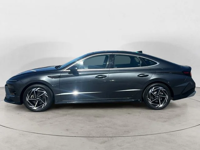 Used 2024 Gray Hyundai SEL image 2