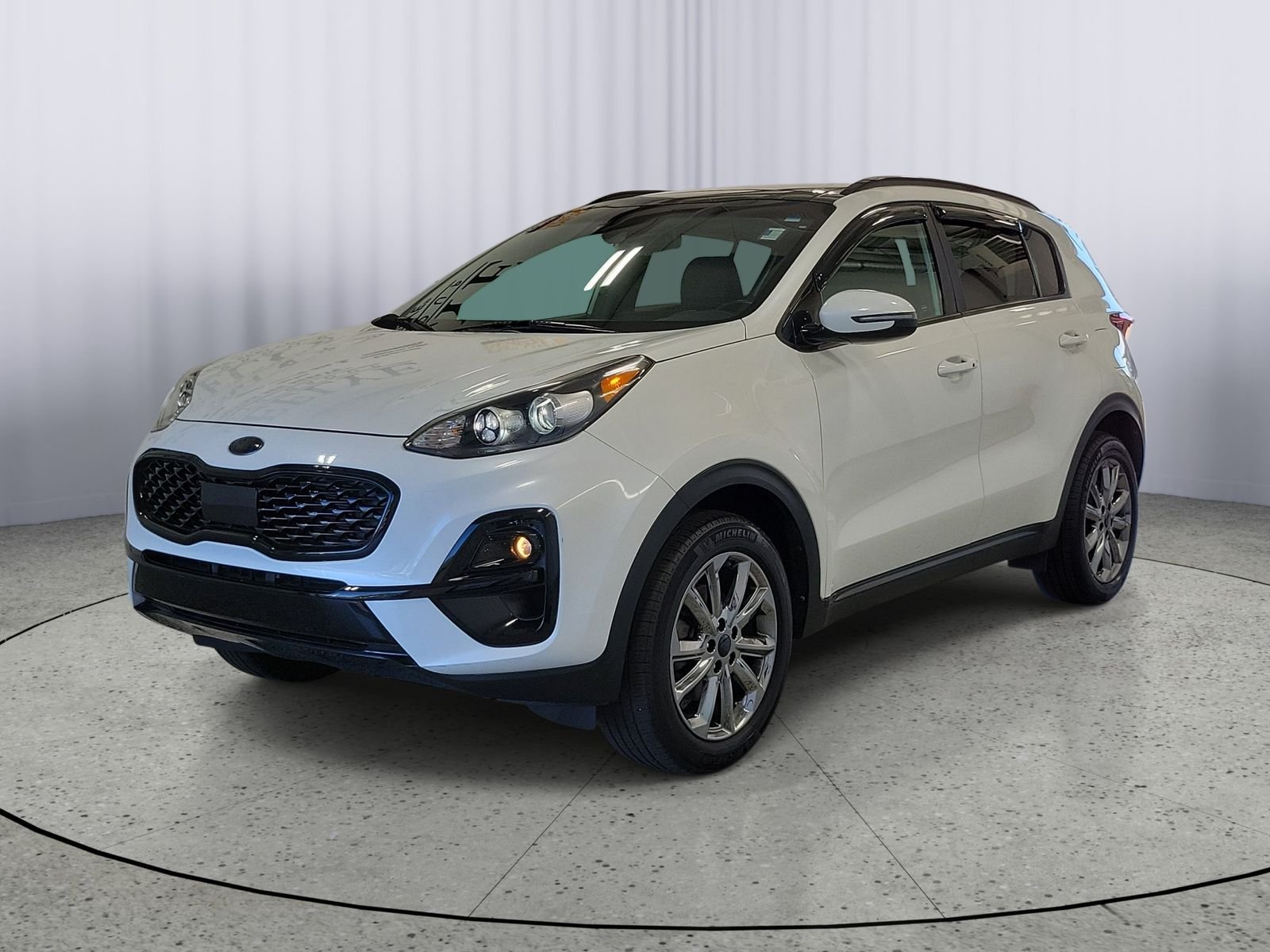 Used 2021 White Kia S image 4