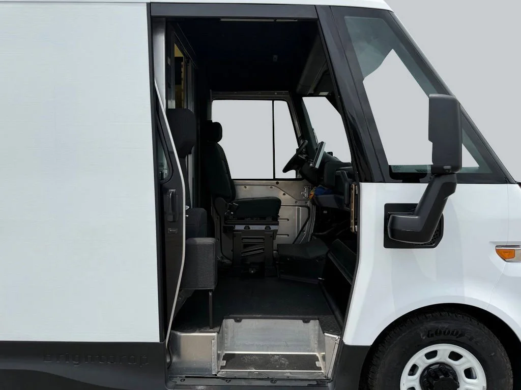 Used 2024 Oyster White BrightDrop EJY image 48