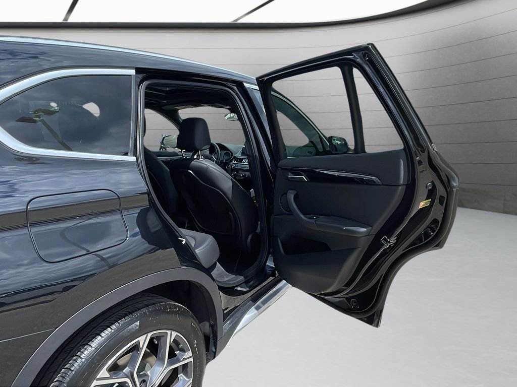 Used 2022 Black BMW xDrive28i image 41