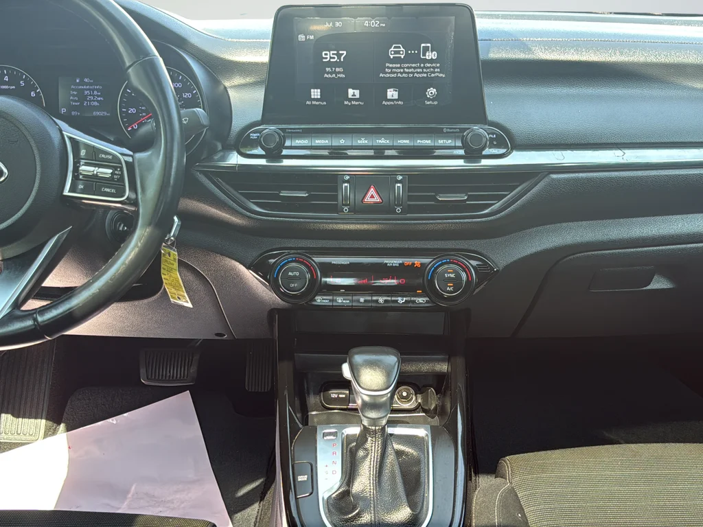 Used 2019 Blue Kia S image 21