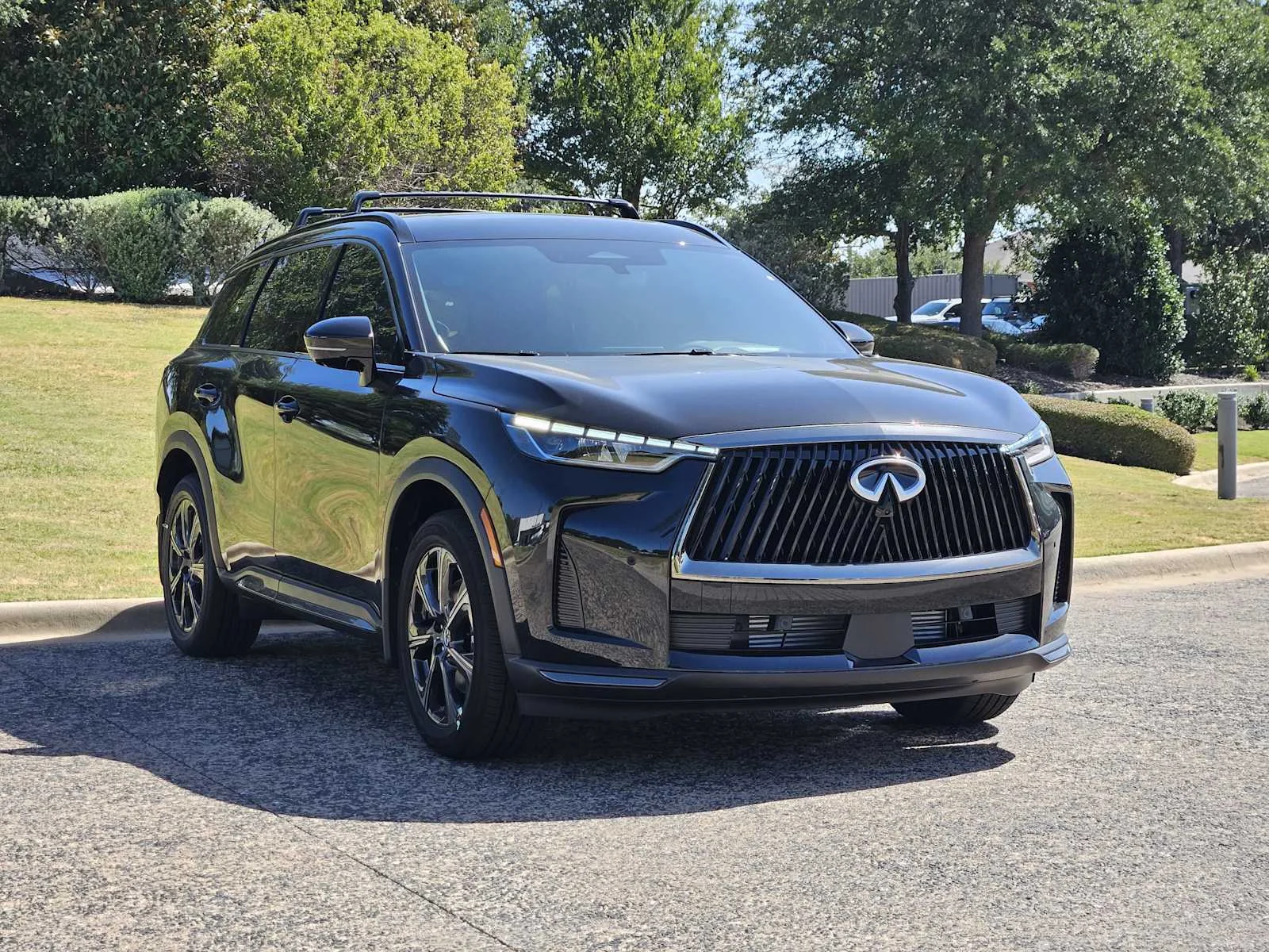 New 2027 MINERAL BLACK INFINITI Autograph AWD image 2