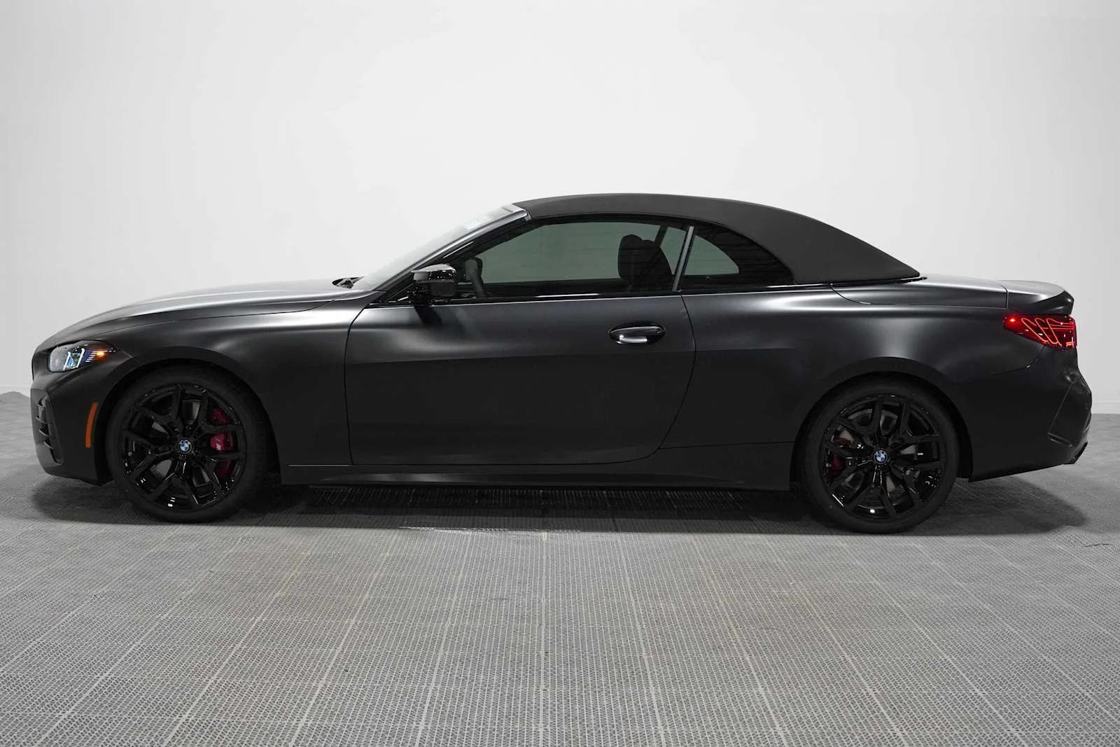 New 2027 Black Sapphire Metallic BMW M440i image 3
