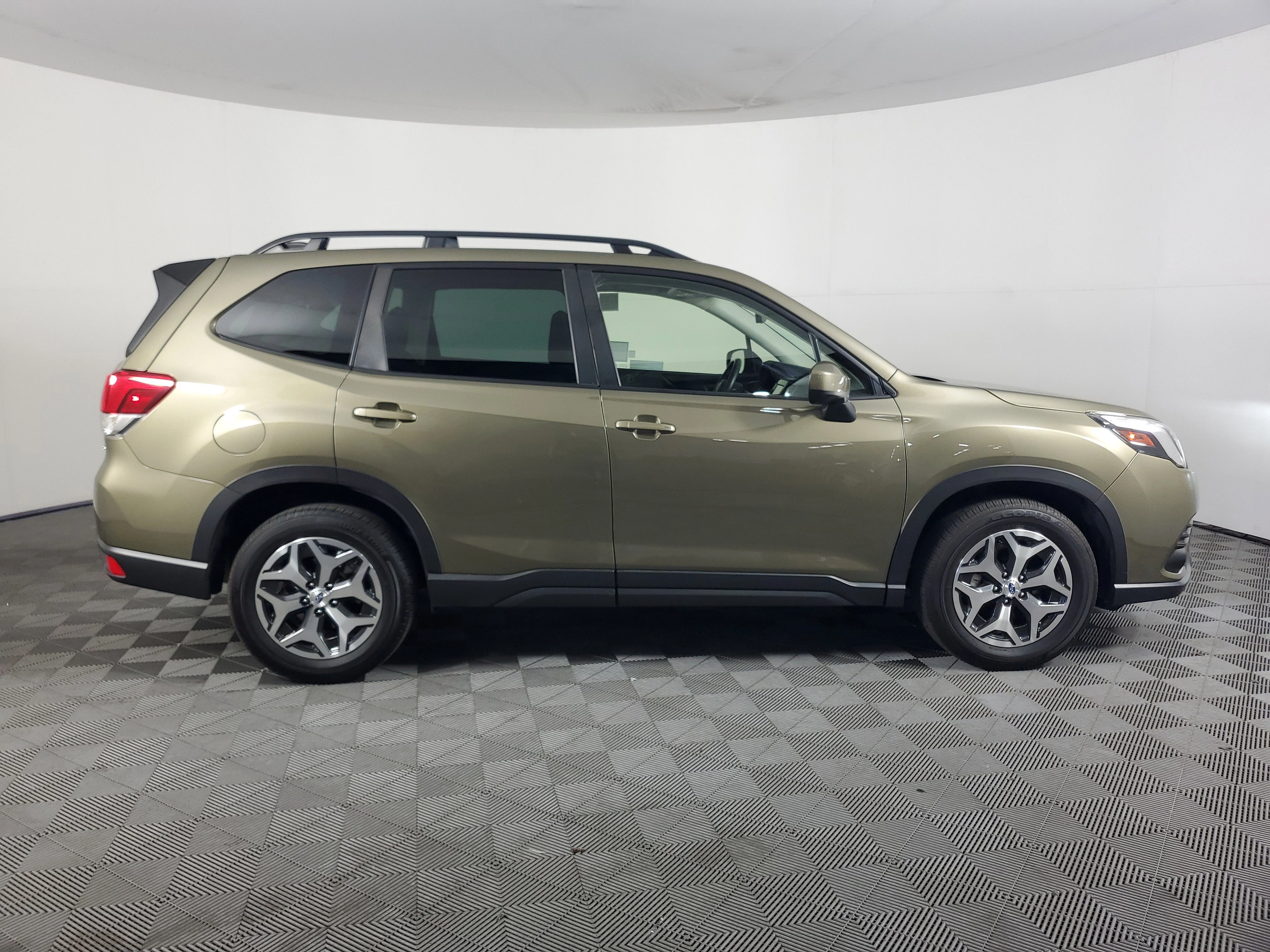 Used 2024 Autumn Green Metallic Subaru Premium image 3