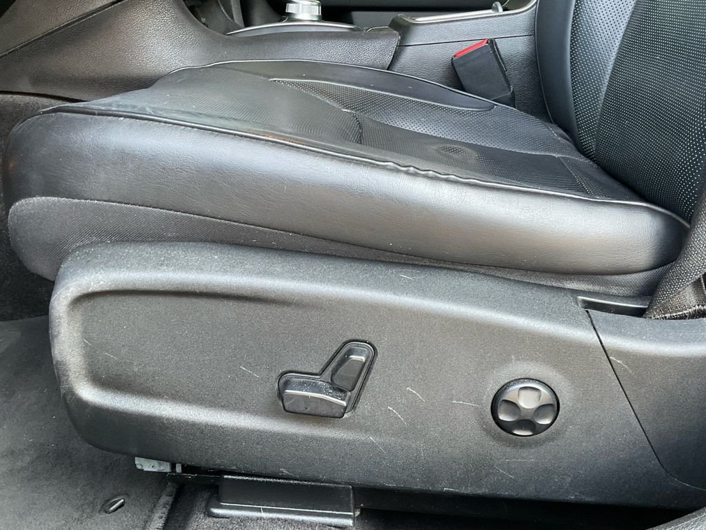 Used 2018 Gray Chrysler Limited image 35
