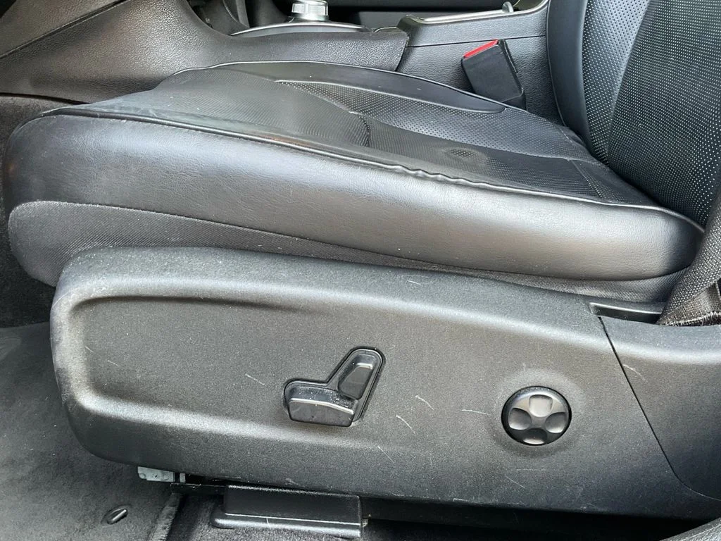 Used 2018 Gray Chrysler Limited image 35