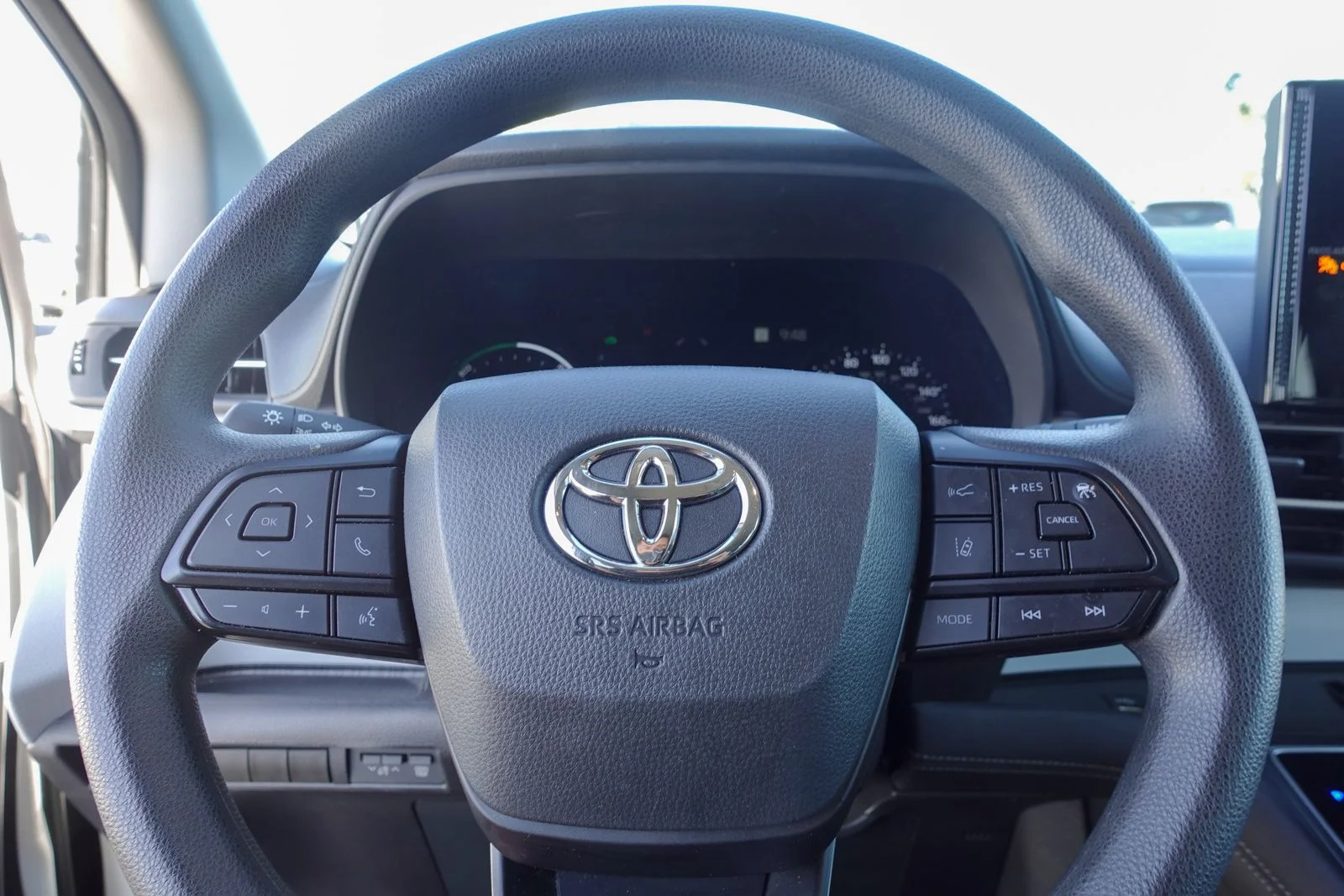 Used 2025 Ice Cap Toyota LE image 17
