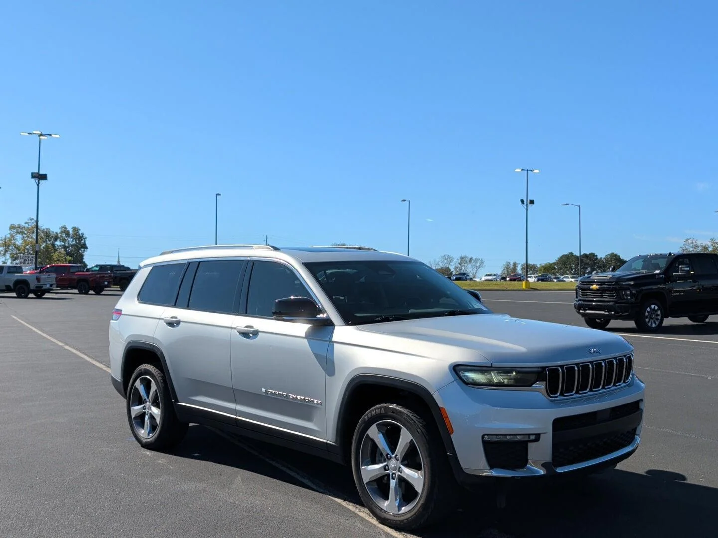 Used 2021 Silver Jeep Limited image 7