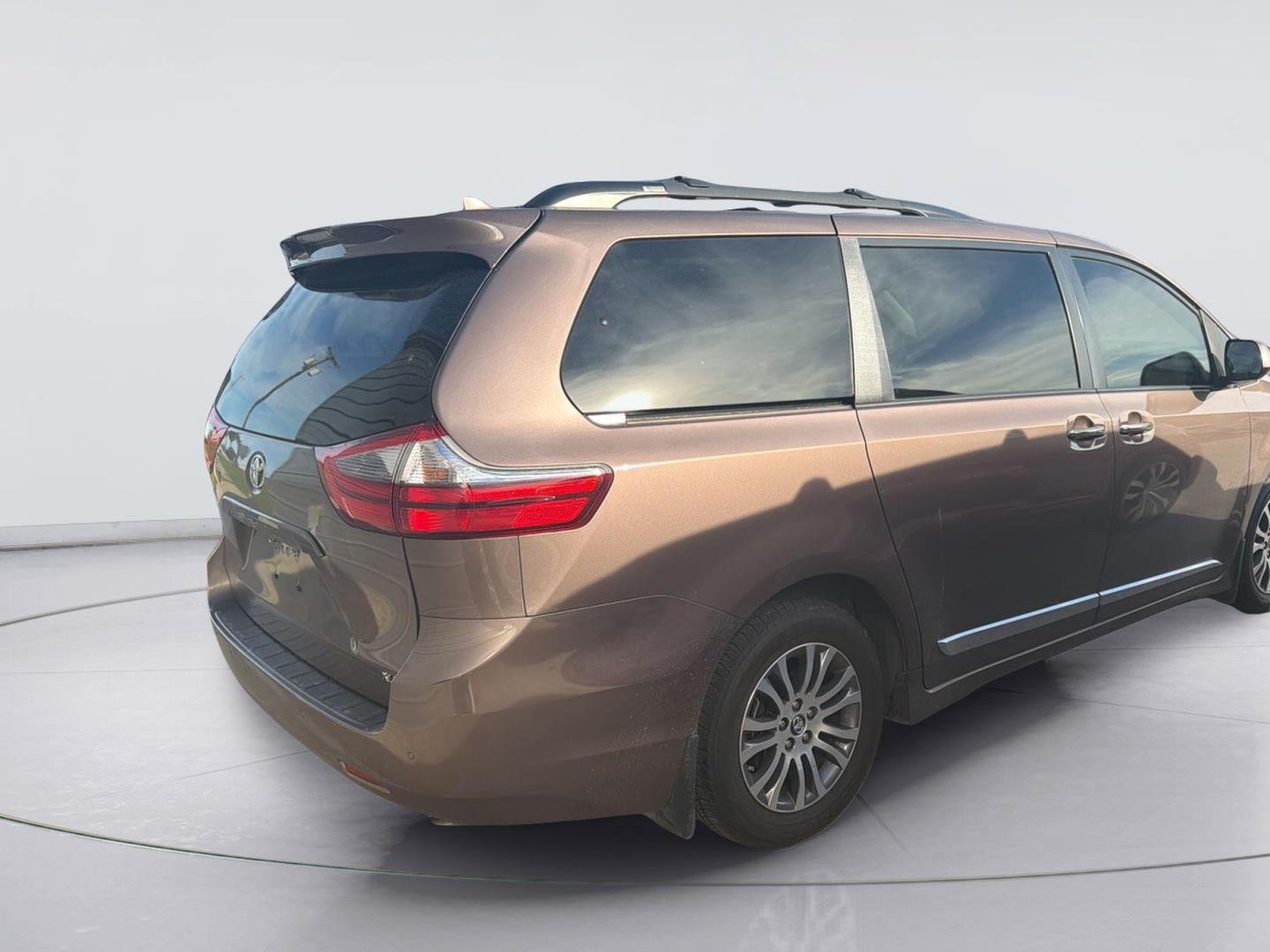Used 2020 Toasted Walnut Pearl Toyota XLE Premium 8-Passenger image 2