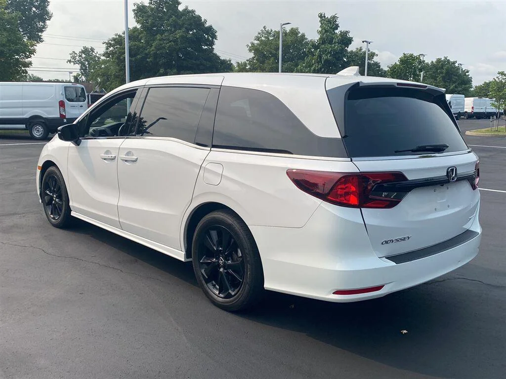 Used 2023 Platinum White Pearl Honda Sport image 11