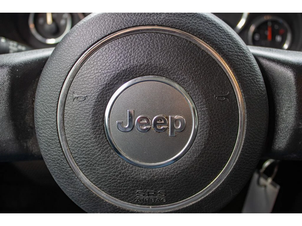 Used 2018 Granite Crystal Metallic Clearcoat Jeep Sport S image 36
