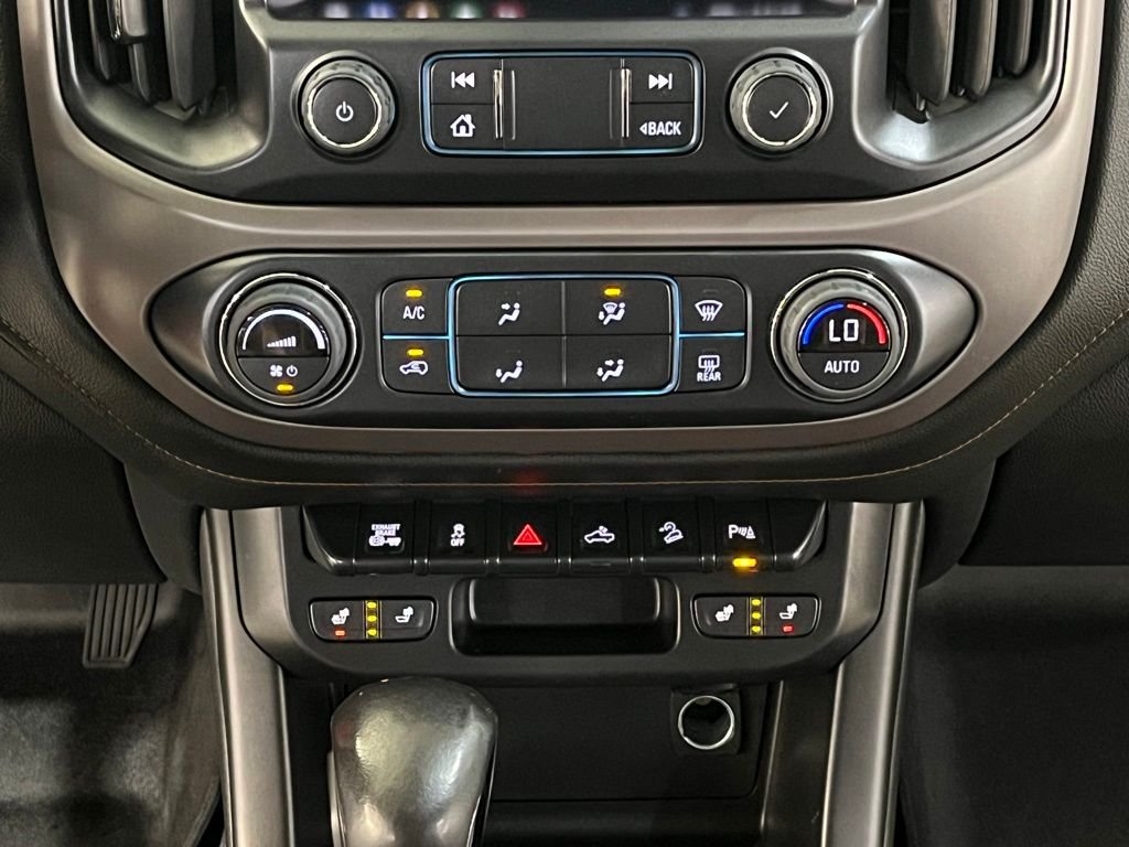 Used 2022 White GMC AT4 w/Leather image 21