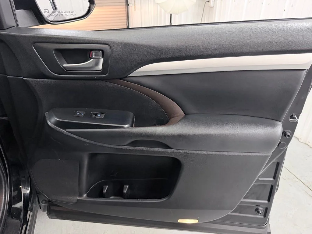 Used 2019 Black Toyota XLE image 40