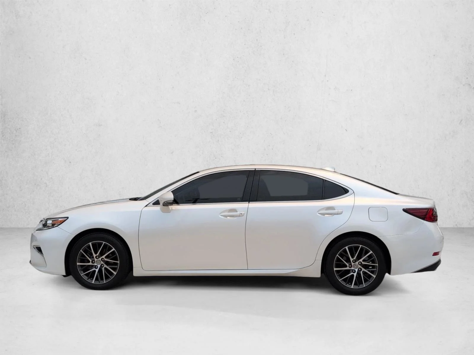 Used 2018 Eminent White Pearl Lexus ES 350 image 2
