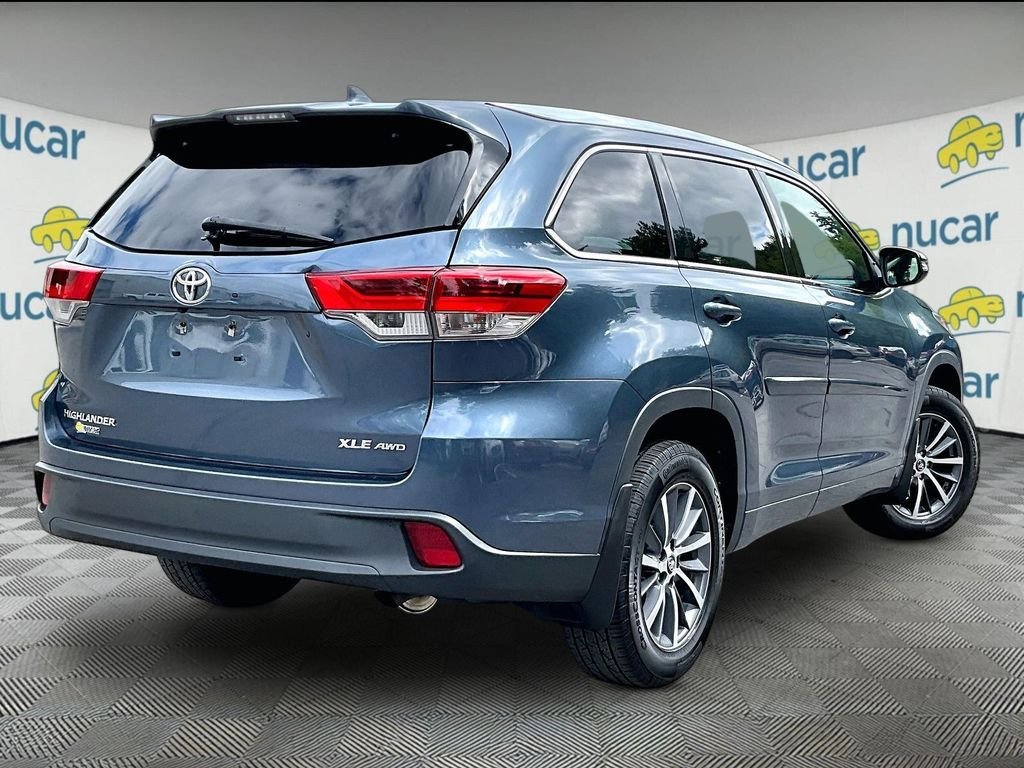 Used 2017 Shoreline Blue Pearl Toyota XLE image 6