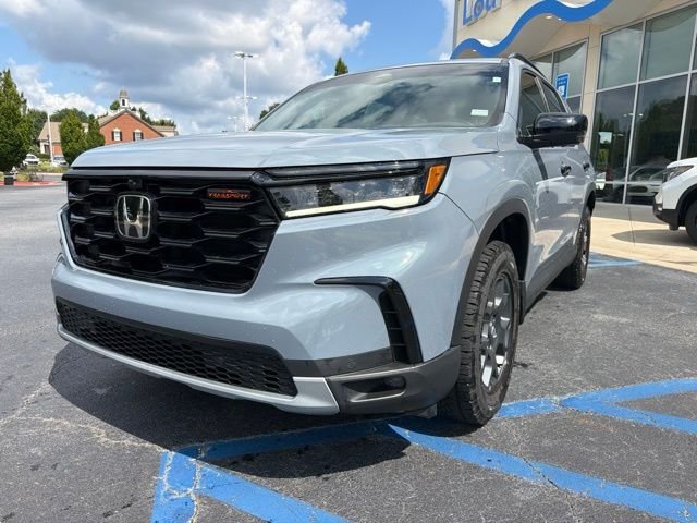 Certified Used 2025 Sonic Gray Pearl Honda TrailSport image 2