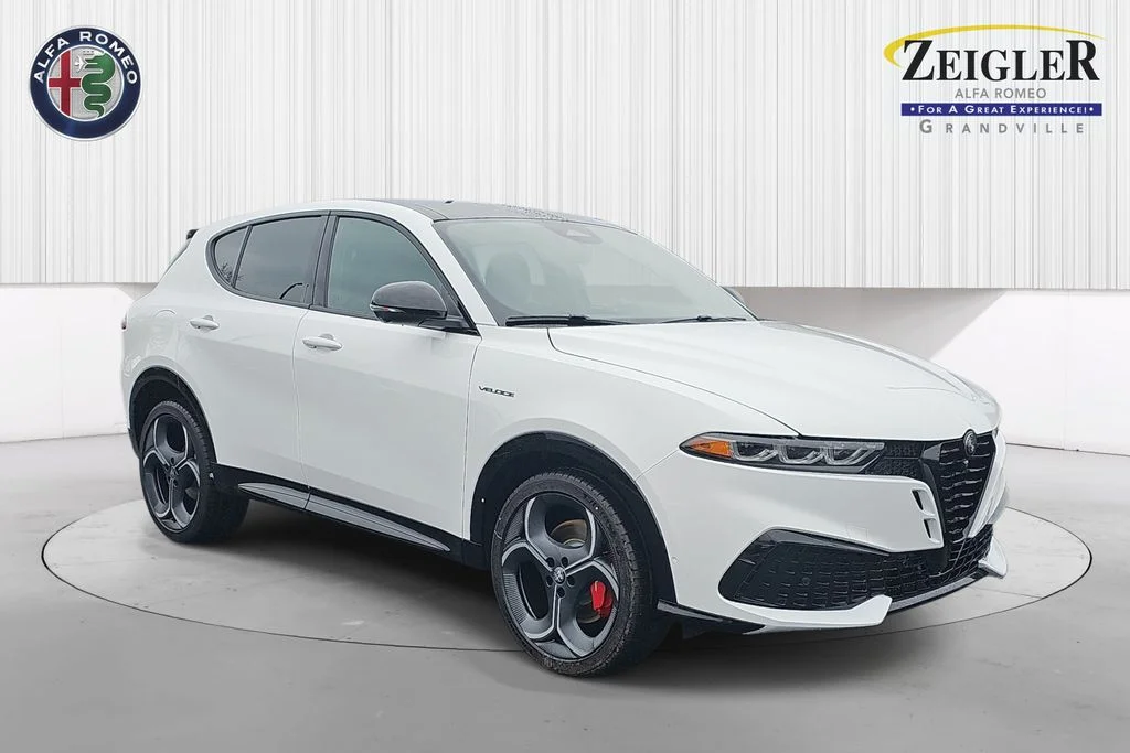 New 2026 Milano White Exterior Paint Alfa Romeo Veloce image 3
