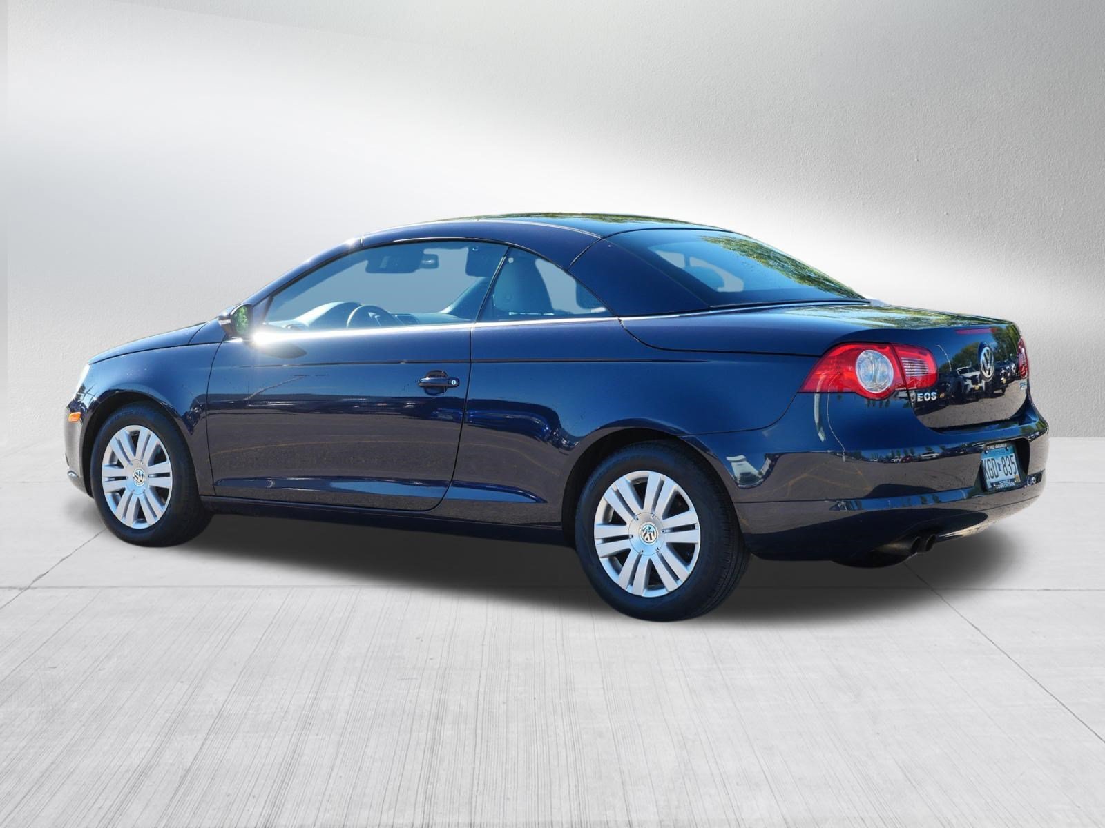 Used 2010 Eismeer Blue Metallic Volkswagen Komfort image 4