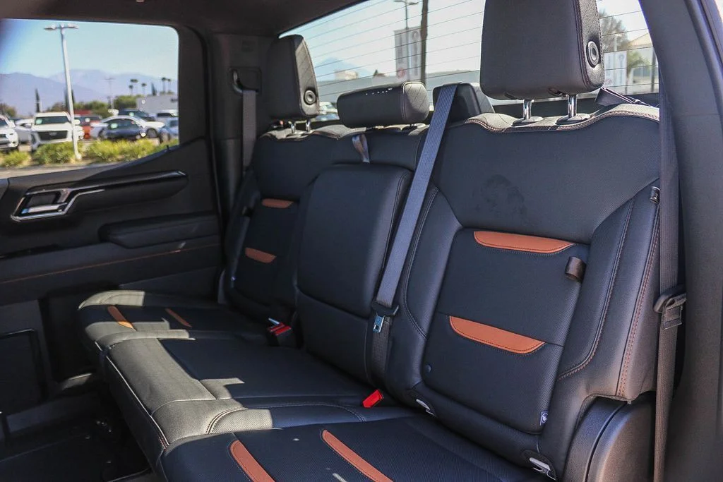 Used 2025 White GMC AT4 image 19