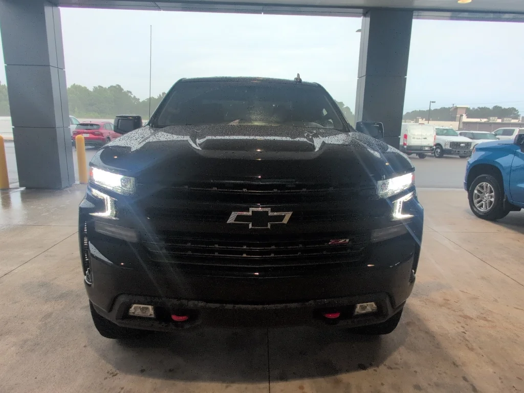 Used 2019 BLACK Chevrolet LT Trail Boss image 2