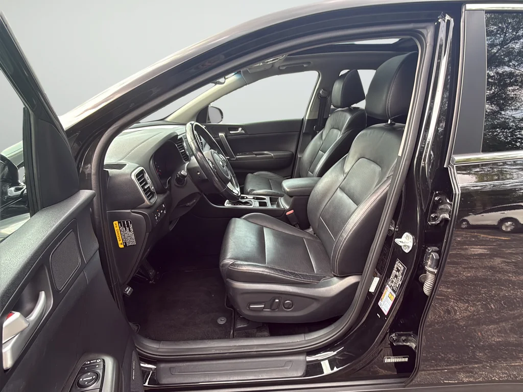 Used 2017 Red Kia EX image 10