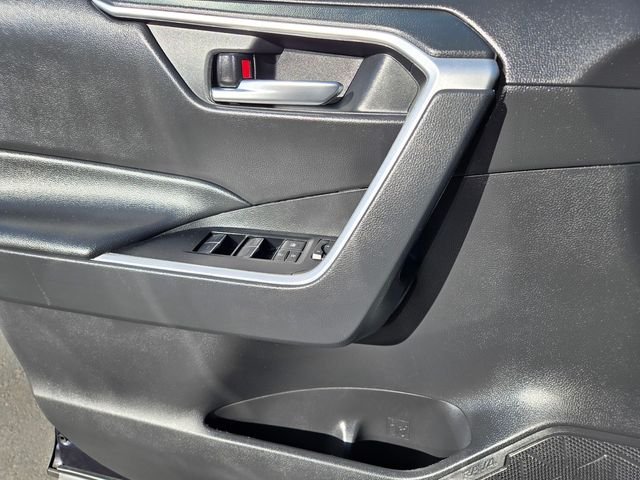 Used 2024  Toyota XLE image 17