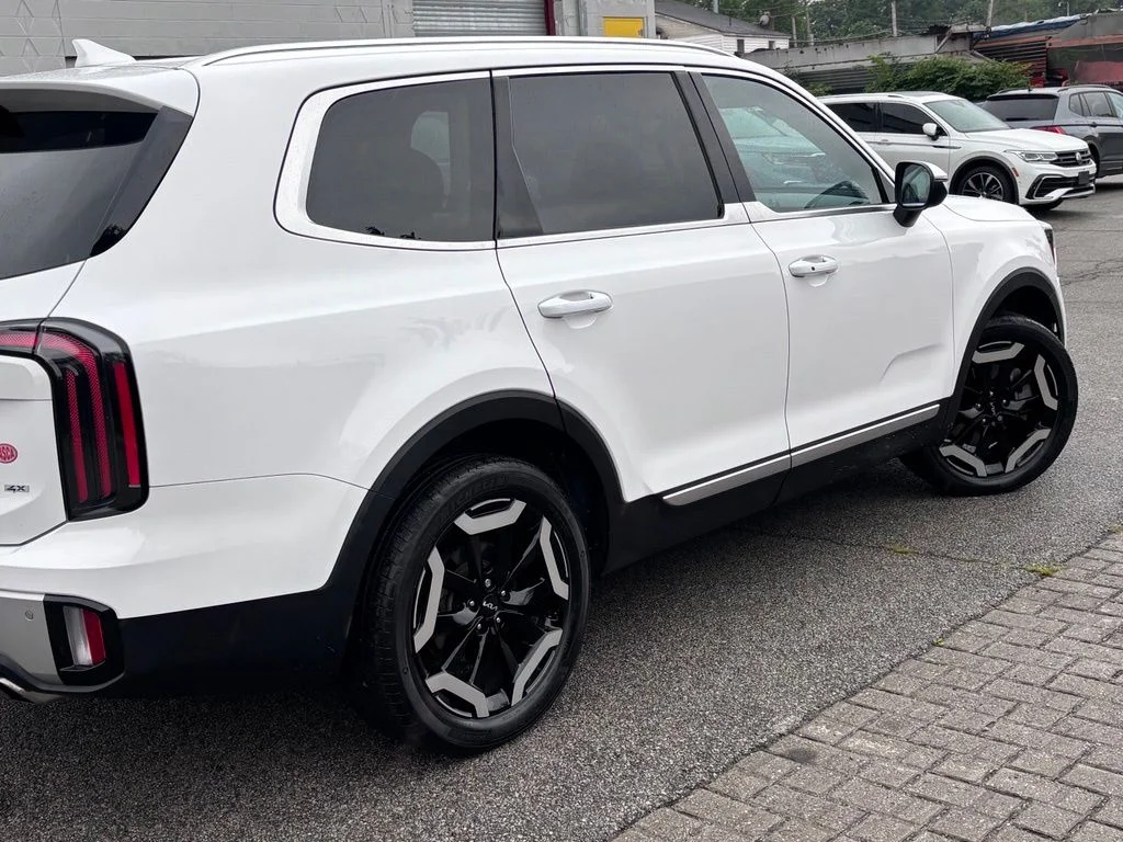 Used 2023 White Kia EX image 7