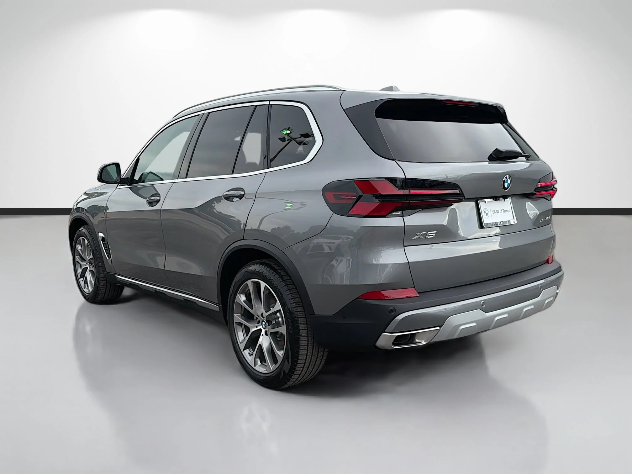 New 2026 Skyscraper Grey Metallic BMW xDrive40i image 5