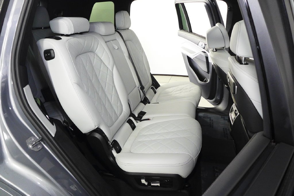 Used 2023 Skyscraper Gray Metallic BMW xDrive40i image 20